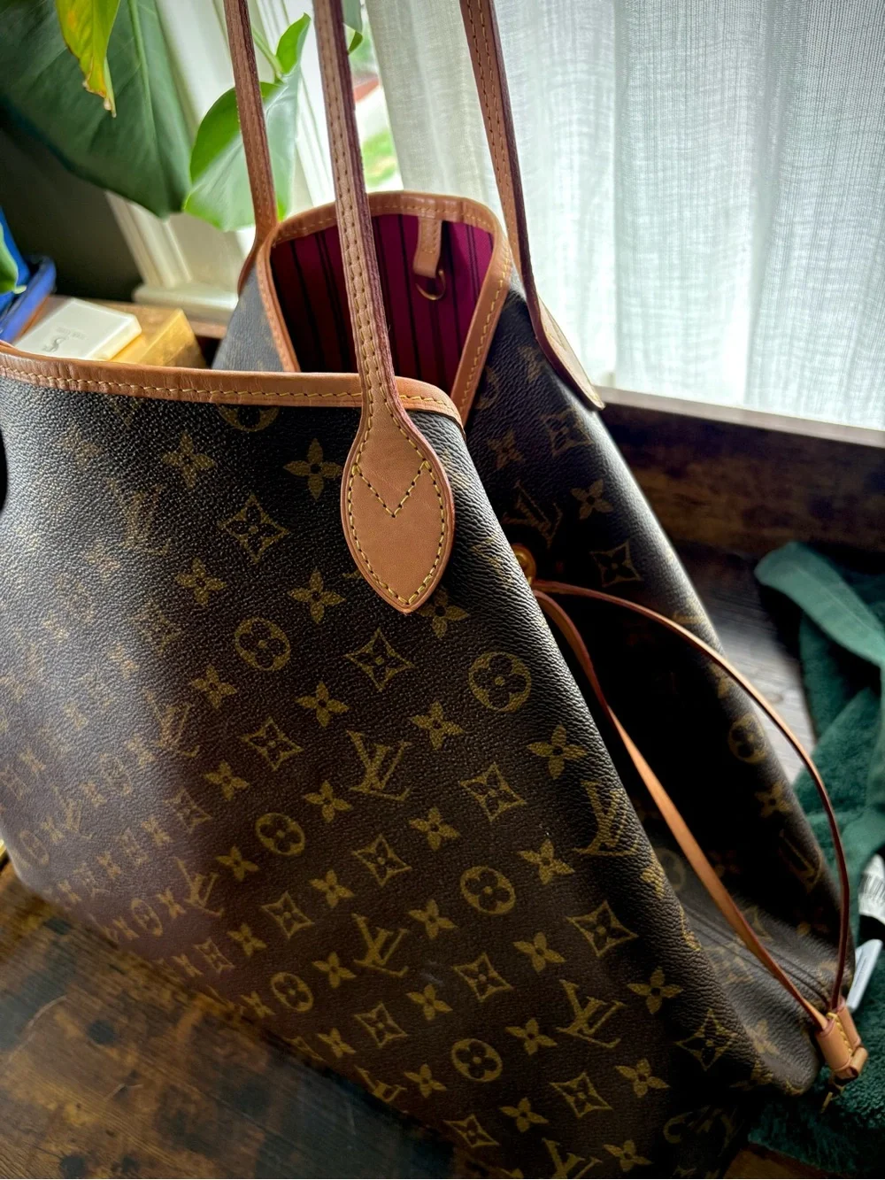 Louis Vuitton Neverfull GM Monogram Pivoine Interior with Pochette and Tan Trim - Picture 8 of 10